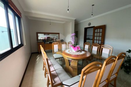 Casa a venda com 5 quartos em São Carlos