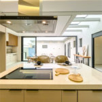 Casa Térrea – Condomínio Maria Cândida - 300 m² de terreno - 212 m² de área construída - 4 vagas de garagem, sendo 2 cobertas - Sala de jantar e estar integradas, com pé-direito duplo e cortina - 3 suítes com ar-condicionado, sendo 1 master com closet – planejado – Roupeiro – Escritório - Cozinha
