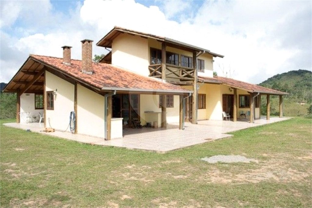 Sítio à Venda Natividade da Serra c/ 2.291,56m² Area Const. e 271.000,00m² Área Total