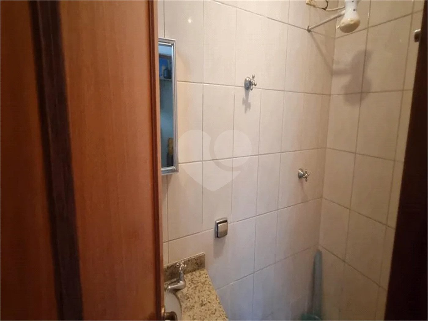 Sobrado à Venda na Aclimação - 150 m² - 2 Salas, 3 Dorms, 2 Vagas.
