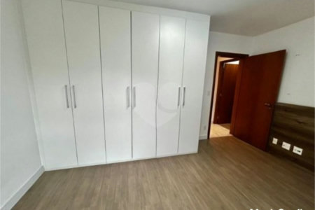 Apartamento com 138m², 3 dormitórios, sendo 3 suítes, 2 vagas de garagem, à venda na Vila Valparaiso em Santo André.