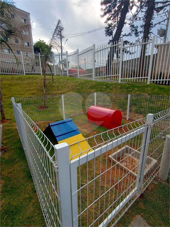 Apartamento no Condomínio Parque dos Jacarandás.
