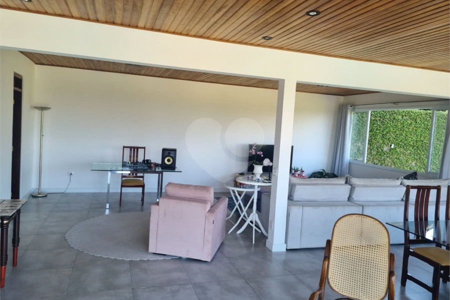 Casa à venda com 3 quartos, sendo 1 suíte, no condomínio Alpes da Cantareira, Mairiporã - SP