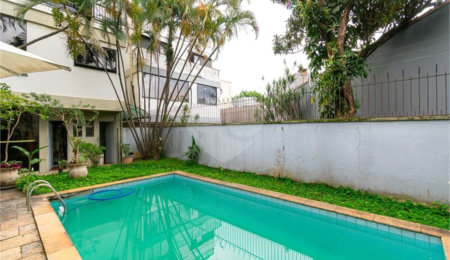 Casa à venda com 8 quartos, sendo 2 suítes,  em Indianópolis, São Paulo, SP