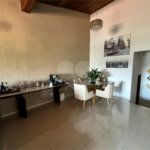 Casa à venda com 3 quartos, sendo 1 suíte, no condomínio Residencial Jardim das Flores 1510, Cotia - SP