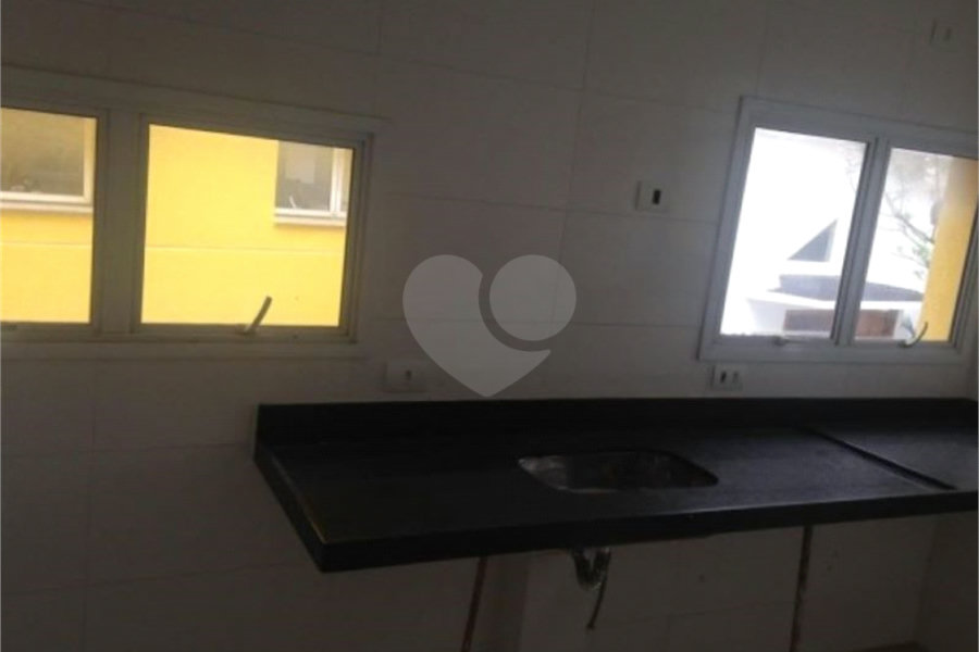 Casa à venda com 3 quartos, sendo 1 suíte,  no condomínio Residencial Vegas, São Paulo - SP