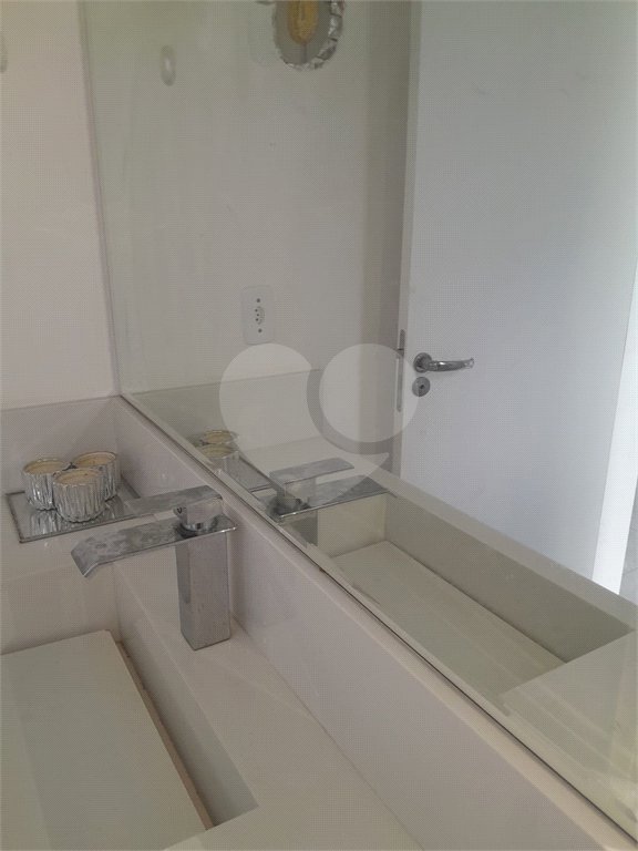 Casa à venda com 3 suítes em Moinho Velho, Cotia, SP