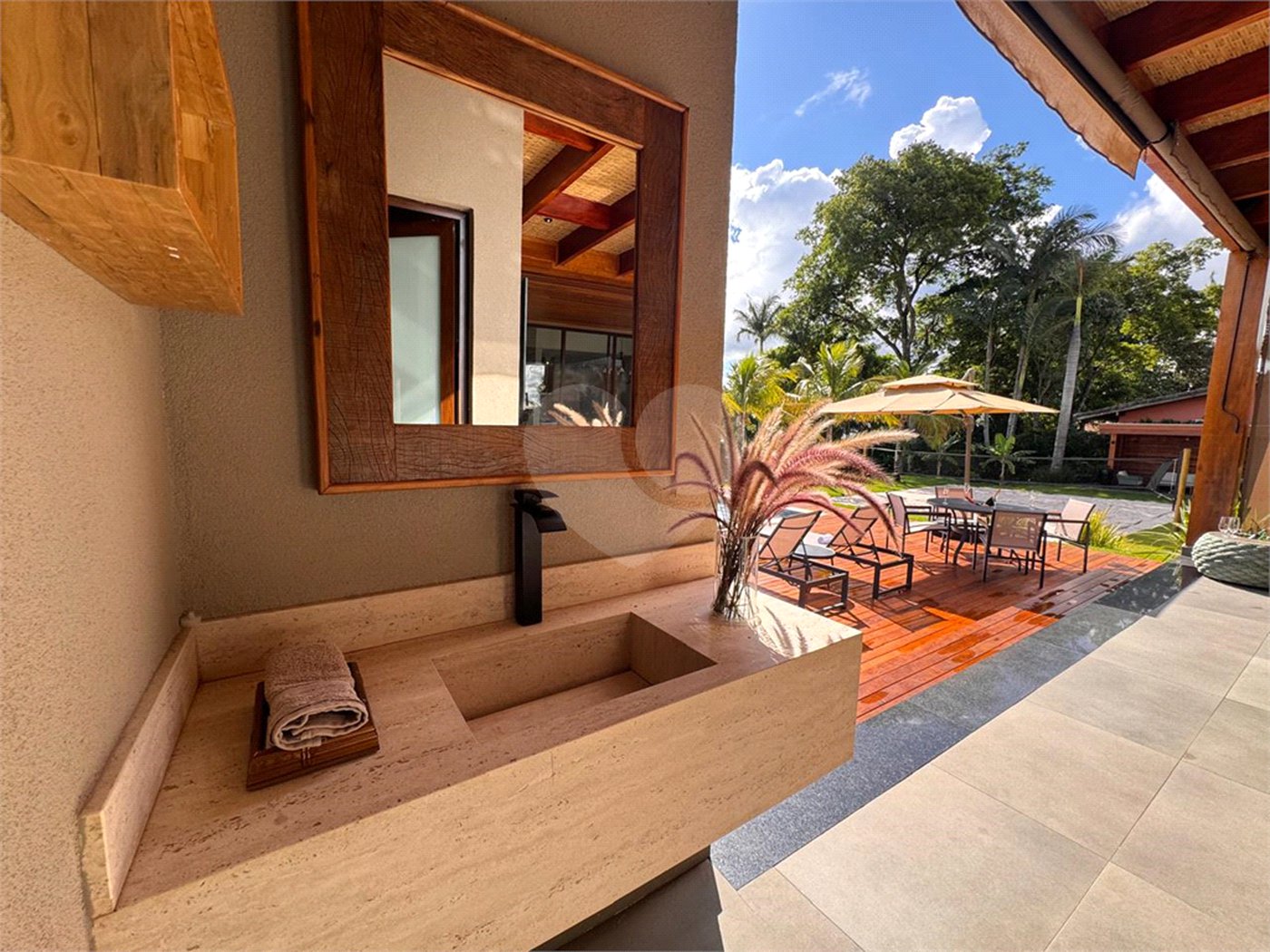 Casa à venda com 6 suítes no condomínio Vila Pinhal, Itirapina - SP