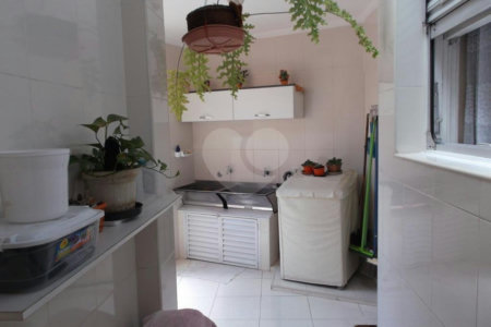 Sobrado à venda com 3 quartos em Cidade Mãe do Céu, São Paulo, SP