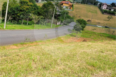 Casa à venda no condomínio Parque Residencial Jequitibá, Jacareí - SP