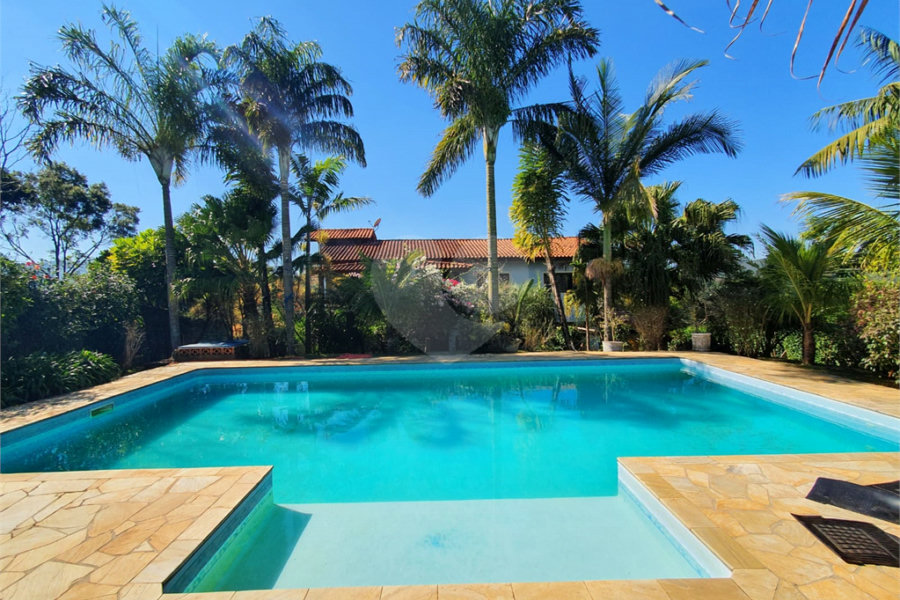 Casa à venda com 3 quartos, sendo 2 suítes, no condomínio Residencial Jardim Lago da Cantareira, Mairiporã - SP