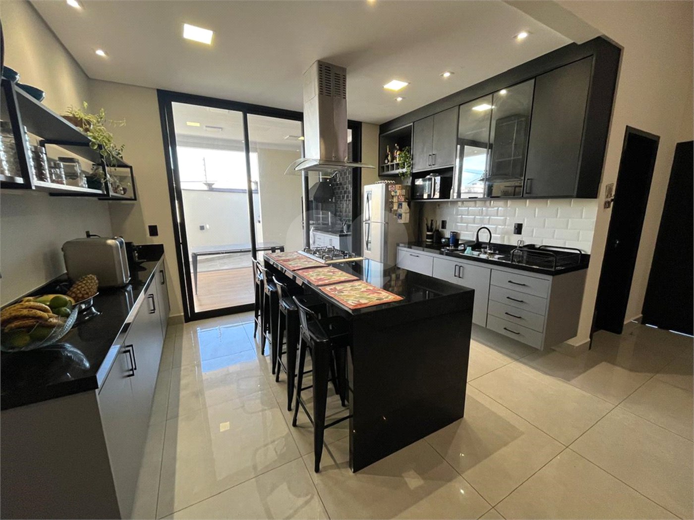 Casa à venda com 3 quartos, sendo 1 suíte, no condomínio Vila Paraty, Indaiatuba - SP