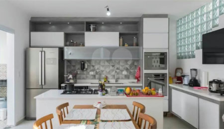 Sobrado à venda com 3 quartos, sendo 1 suíte,  em Vila Firmiano Pinto, São Paulo, SP