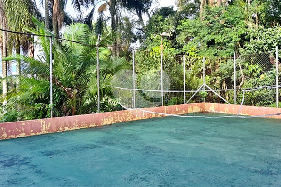 Casa à venda com 6 quartos, sendo 2 suítes, no condomínio Associação Reserva das Hortênsias, Mairiporã - SP