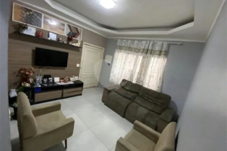 Sobrado à venda com 5 quartos em Santa Maria, Osasco, SP