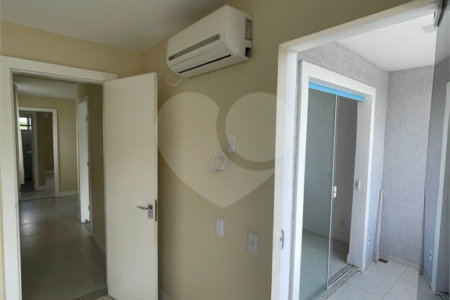 Casa à venda com 3 quartos, sendo 1 suíte, no condomínio Residencial Green Ville, Rio de Janeiro - RJ