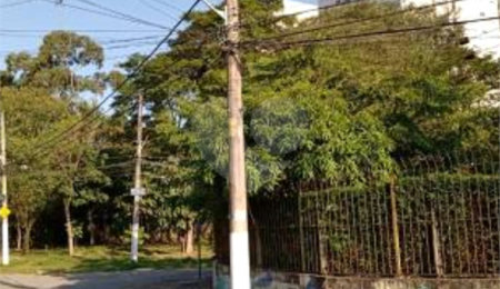 Sobrado à venda com 3 quartos, sendo 1 suíte,  em Vila Universitária, São Paulo, SP