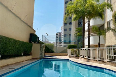 Apartamento de 03 dormitórios sendo 1 suíte e 02 vagas de garagem.
