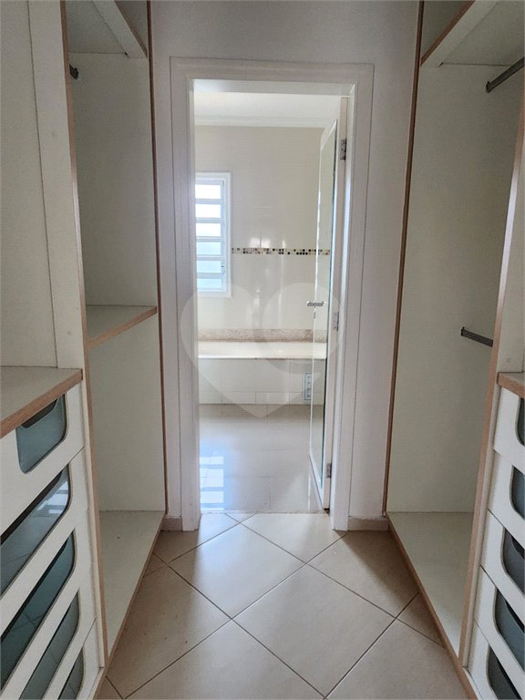 Casa à venda com 3 quartos, sendo 1 suíte, no condomínio Terras de São Francisco, Vinhedo - SP