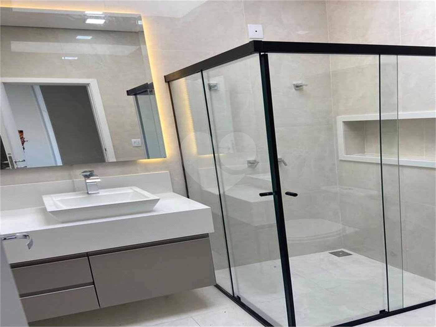 Casa à venda com 3 suítes no condomínio Residencial Maria Dulce, Indaiatuba - SP