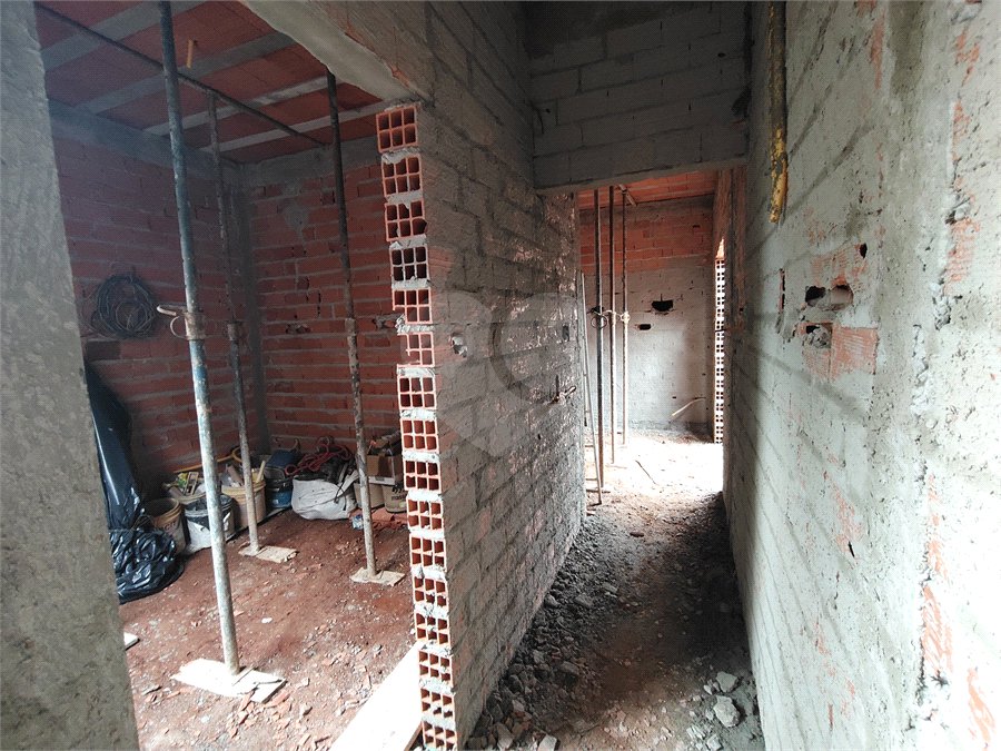 Casa à venda com 3 quartos, sendo 1 suíte, no condomínio Lago dos Ipês, Itapetininga - SP