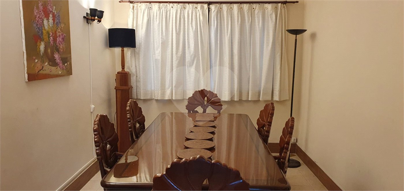 Sobrado à venda com 4 quartos, sendo 2 suítes, em Moema, São Paulo, SP