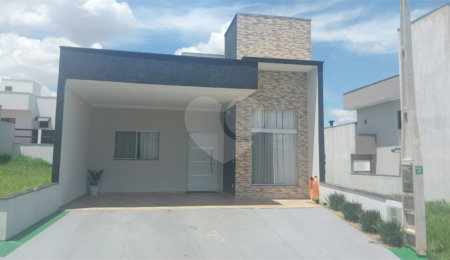 Casa à venda com 2 quartos, sendo 1 suíte,  no condomínio Horto Florestal Villagio, Sorocaba - SP