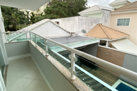 Casa à venda com 4 quartos, sendo 2 suítes, no condomínio Golden Village, Rio de Janeiro - RJ