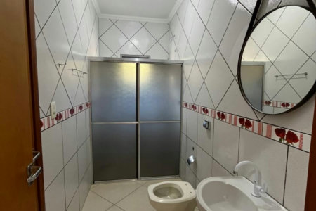 Casa à venda com 4 quartos, sendo 1 suíte,  em Jardim Maristela, Três Lagoas, MS