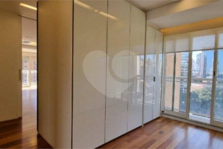 Apartamento à venda com 3 suítes em Vila Mariana, São Paulo, SP