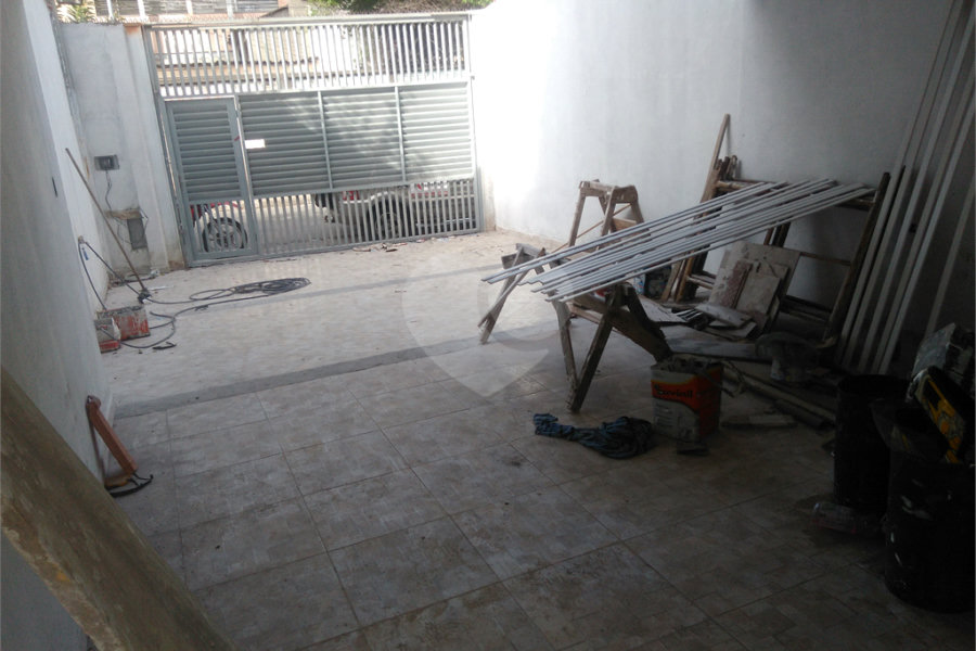 Casa à venda com 3 quartos, sendo 1 suíte,  no condomínio Nair Ramos Shuring, São Paulo - SP