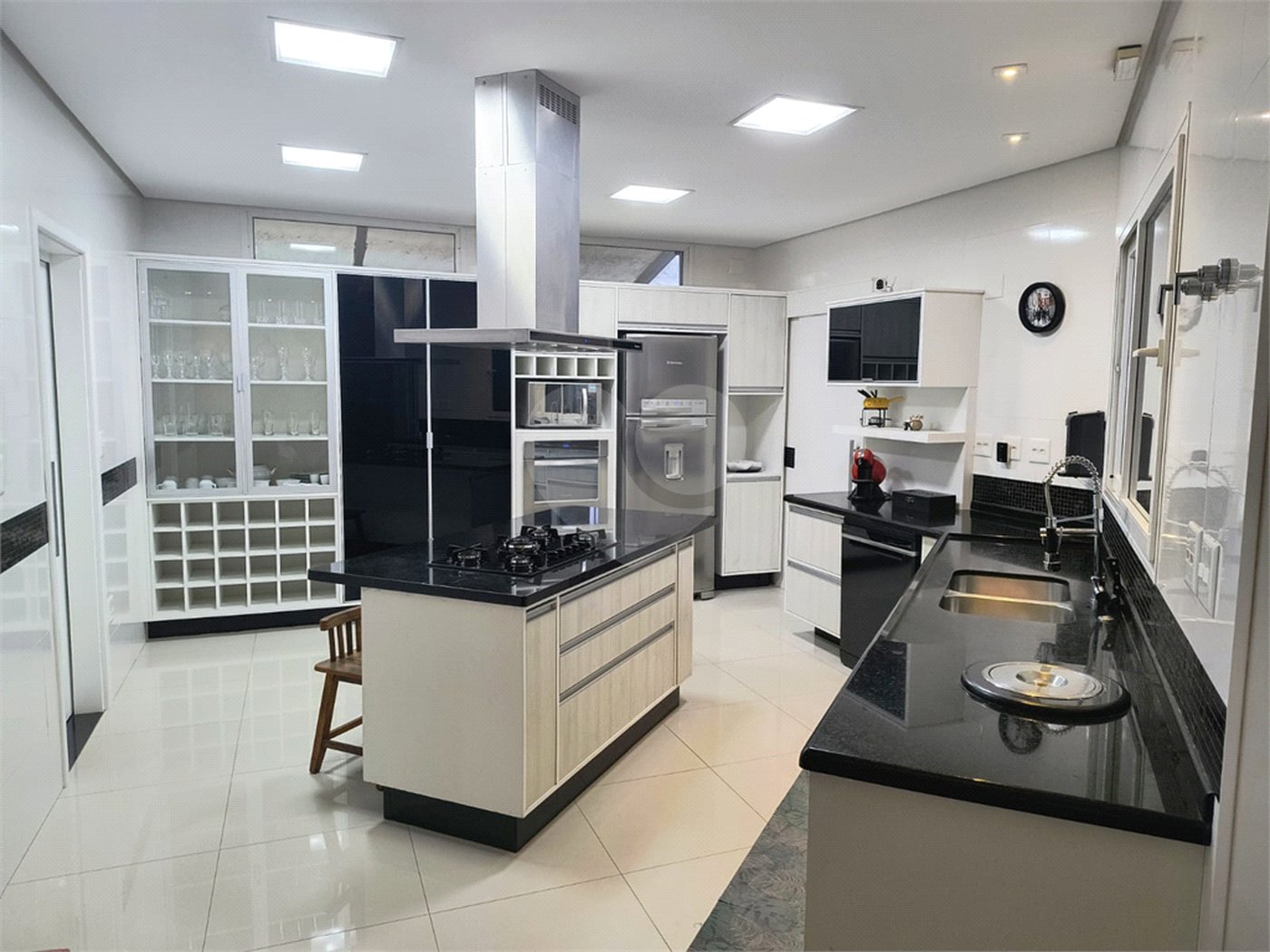 Casa à venda com 3 suítes no condomínio Residencial Chácara Ondina, Sorocaba - SP