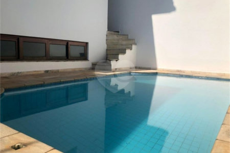 Casa à venda com 4 suítes no condomínio Vila das Emboabas, São Paulo - SP