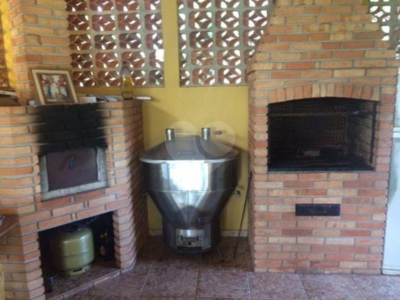 Casa à venda com 6 quartos, sendo 4 suítes, no condomínio Cond Riacho Fundo, Araçoiaba da Serra - SP