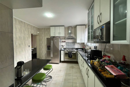Casa à venda com 3 quartos, sendo 1 suíte,  em Vila Nivi, São Paulo, SP