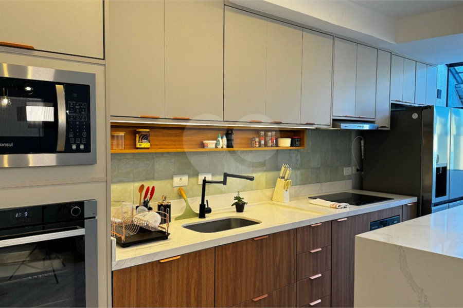 Casa à venda com 3 quartos, sendo 1 suíte, no condomínio Residencial Vegas, São Paulo - SP