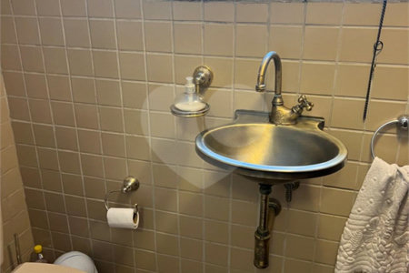 Casa à venda com 3 quartos, sendo 1 suíte, em Vila Mariana, São Paulo, SP