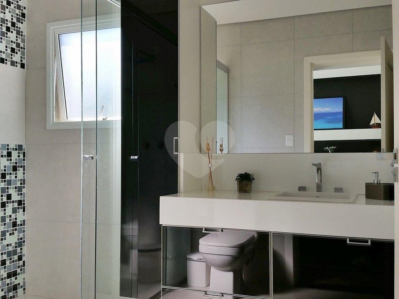 Casa à venda com 6 quartos, sendo 3 suítes, no condomínio Travessa Manuel Antônio Ferreira,85, São Paulo - SP