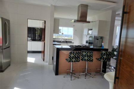 Casa à venda com 4 quartos, sendo 1 suíte, no condomínio Clube Florada Suzano, Suzano - SP