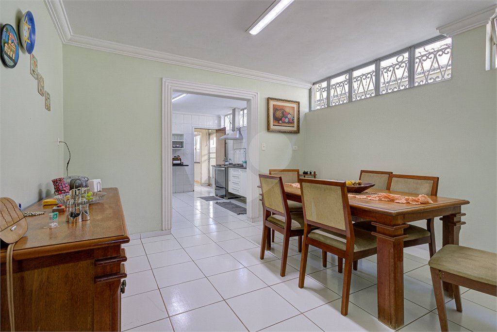 Casa Térrea à venda com 5 quartos, sendo 4 suítes, em Interlagos, São Paulo, SP