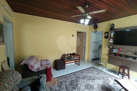 Casa à venda com 6 quartos, sendo 2 suítes, em Chora Menino, São Paulo, SP