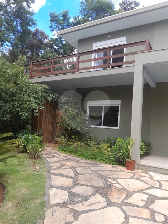 Casa à venda ou para alugar com 4 suítes em Chácaras São Carlos, Cotia, SP