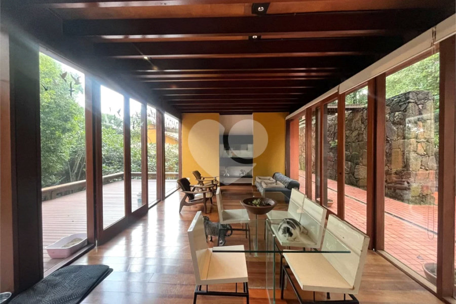 Casa à venda com 3 quartos, sendo 1 suíte, no condomínio Jardim da Montanha I, Mairiporã - SP