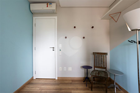 Apartamento à venda com 3 quartos, sendo 1 suíte,  em Jardim das Acácias, São Paulo, SP