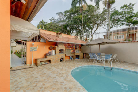Casa Térrea à venda com 4 quartos, sendo 3 suítes, em Interlagos, São Paulo, SP