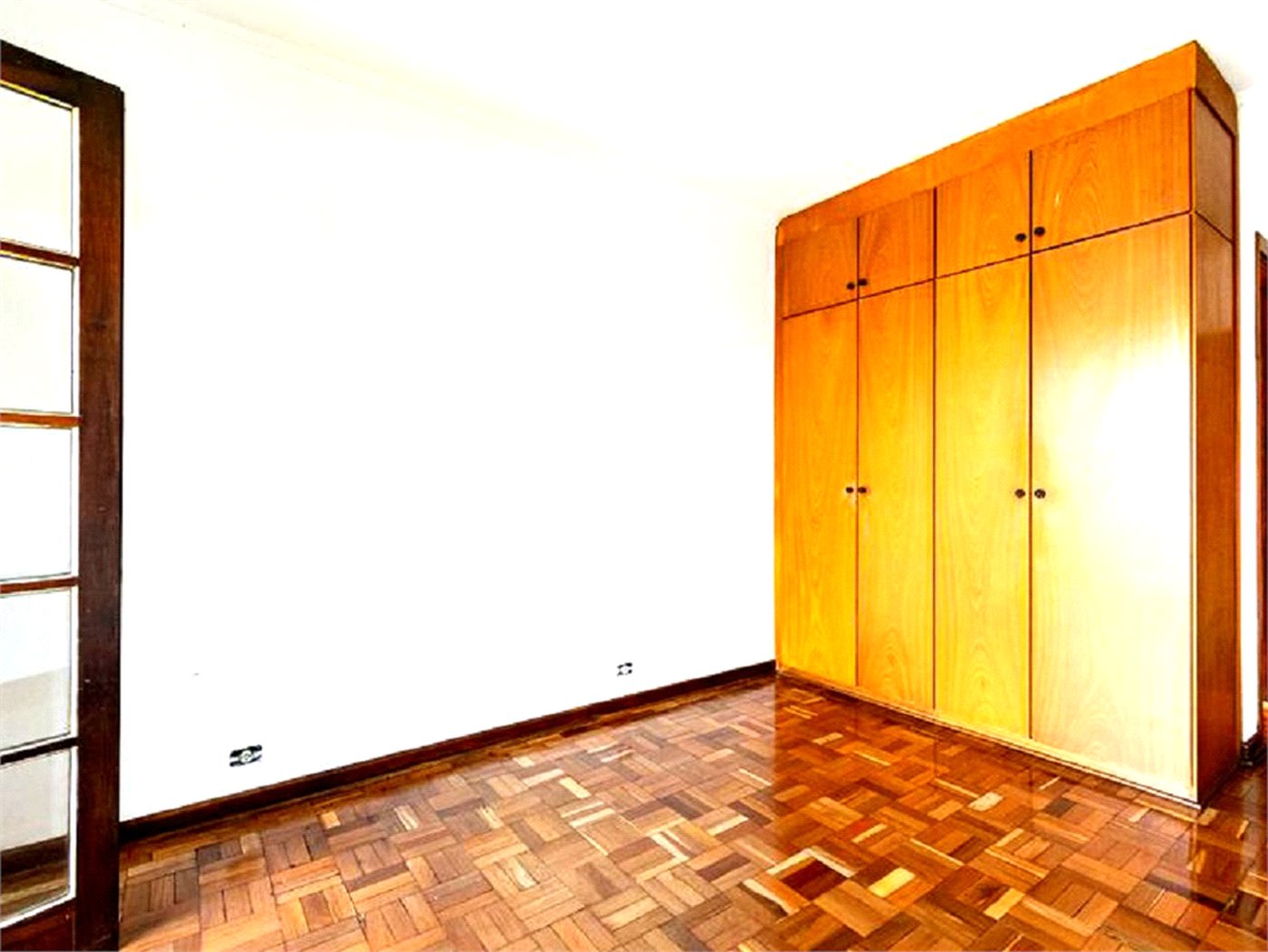Casa à venda com 4 quartos, sendo 2 suítes, em Indianópolis, São Paulo, SP