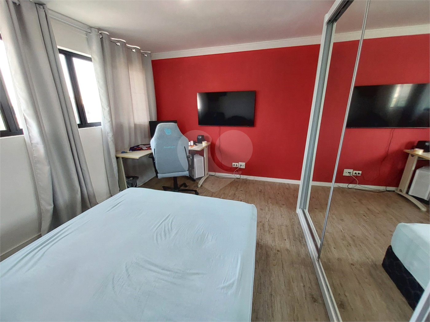 Casa à venda com 5 quartos, sendo 2 suítes,  em Jardim Bonfiglioli, São Paulo, SP