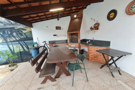 Casa Térrea à venda com 4 quartos, sendo 1 suíte, em Interlagos, São Paulo, SP