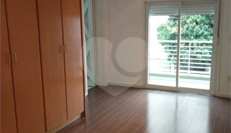 Sobrado à venda com 3 quartos, sendo 1 suíte,  em Vila Pita, São Paulo, SP