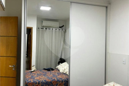 Casa à venda com 2 suítes no condomínio Residencial Veneza, São Paulo - SP